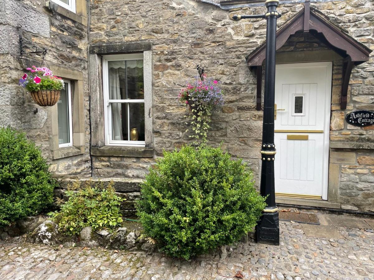 Ashfield House Hotell Grassington Exteriör bild The smallest house in England