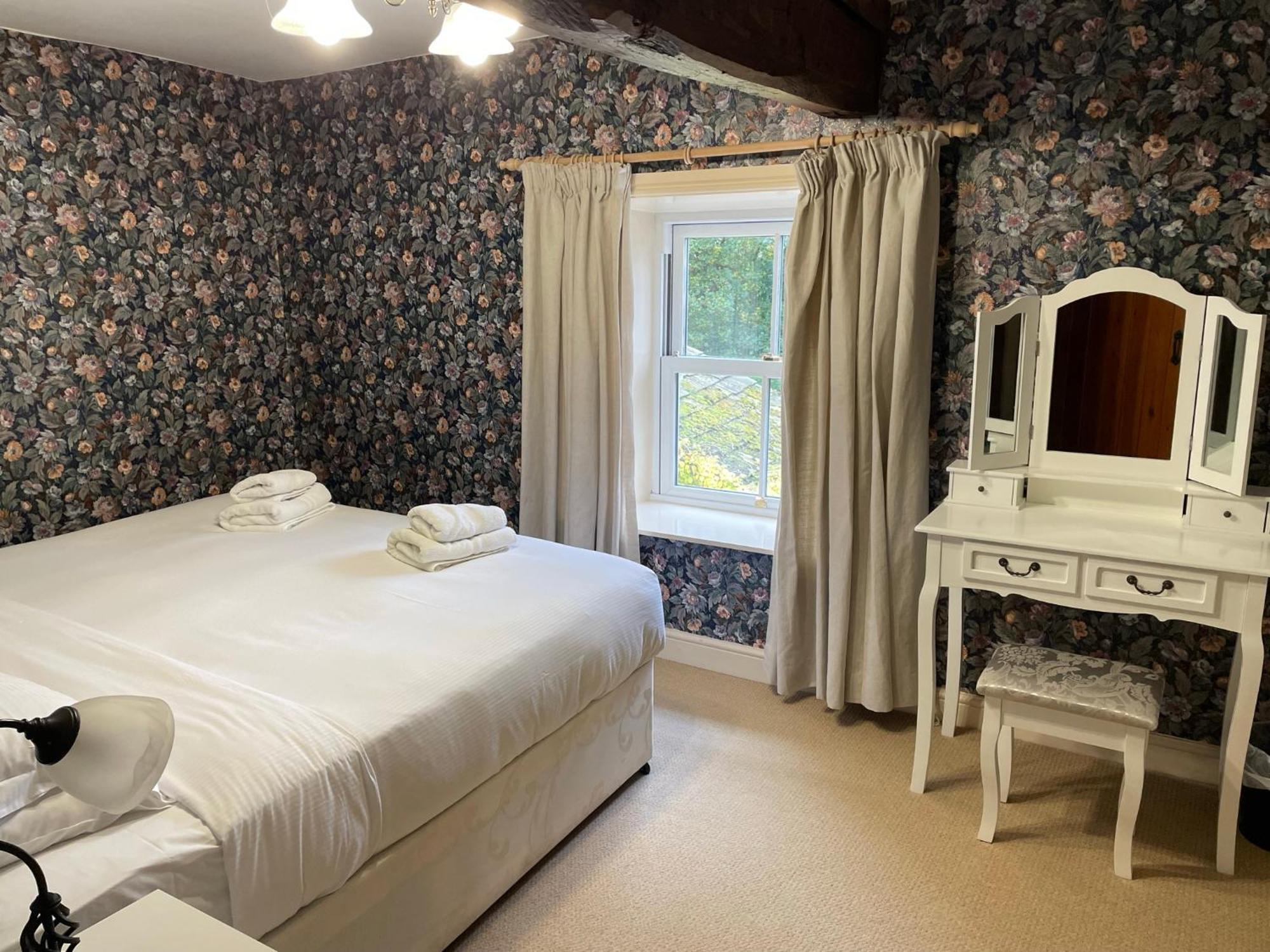 Ashfield House Hotell Grassington Rum bild The bedroom at The Old Post Office